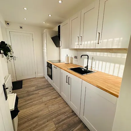 R4 - Luxury Within A Shared House In Harborne Park Road - Guest house Birmingham