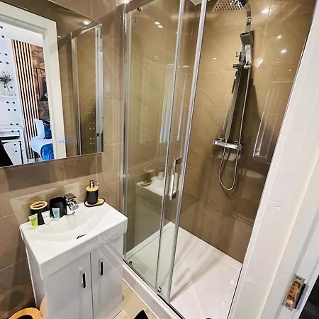Guest house R4 - Luxury Within A Shared House In Harborne Park Road - Birmingham