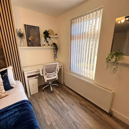 Guest house R4 - Luxury Within A Shared House In Harborne Park Road - *